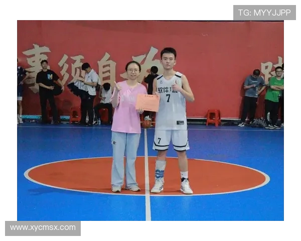 篮球燃动青春逐梦赛场展现团队拼搏与荣耀时刻